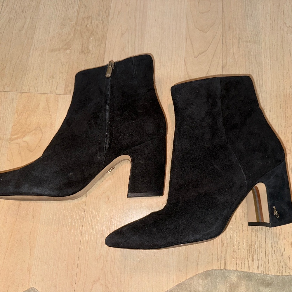 COLE HAAN POINTED TOE VELVET BLACK BOOTIES